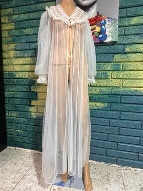 Vintage InTime  M maxi sheer Hollywood Regency style robe lace detail